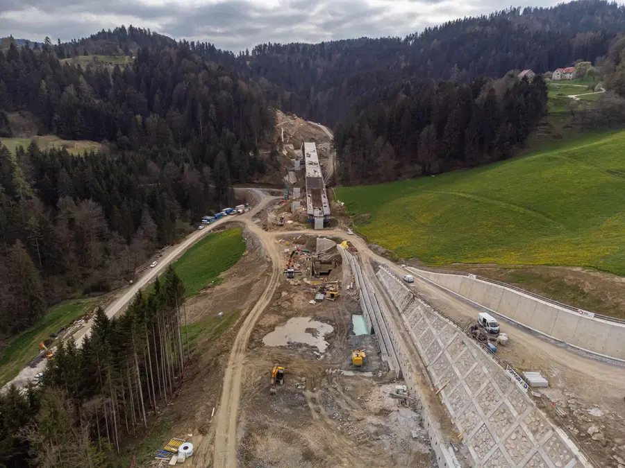 Za odškodnine na trasi tretje razvojne osi doslej 61 milijonov evrov