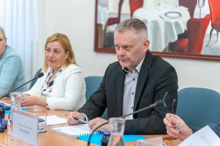 Morebitni poseg v Dobravski gozd po navedbah občine odvisen od mnenja ministrstva