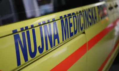 V Podvelki trčila tri vozila, eno osebo prepeljali v bolnišnico