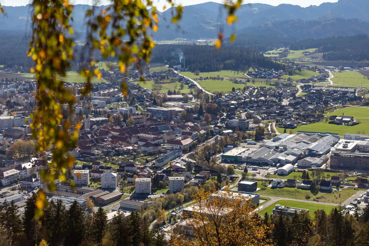 S projektom ''Dvorišča – zeleni prostori skupnosti'' bo Slovenj Gradec še bolj zelen in povezan