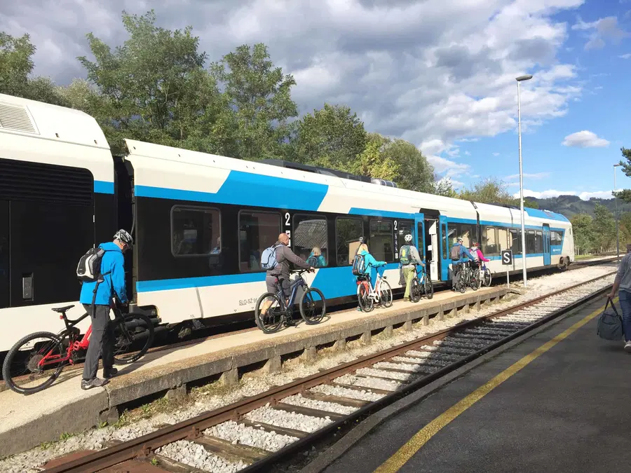 Poletni kolesarski vlak med Mariborom, Prevaljami in Pliberkom pričenja z vožnjami