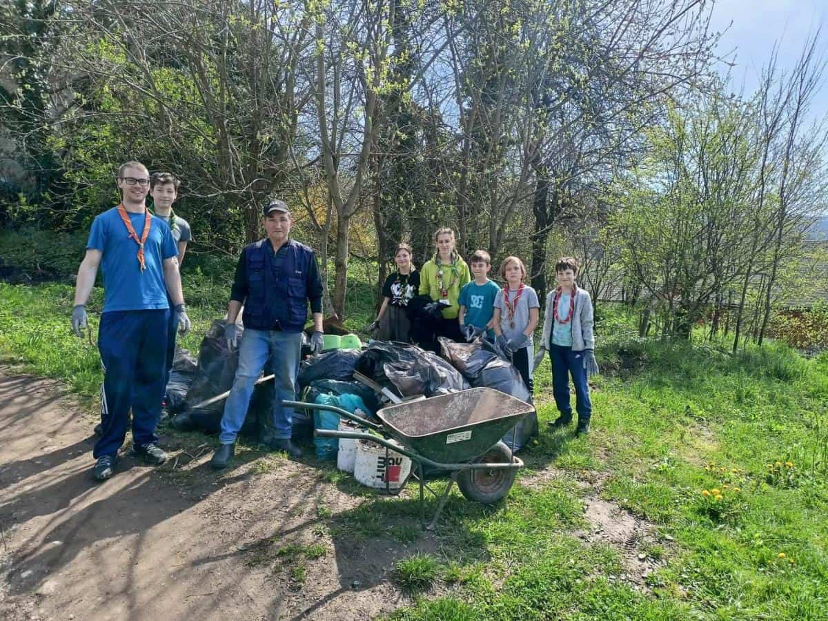 Na Ravnah pobrali okoli 5000 kg odpadkov (FOTO)