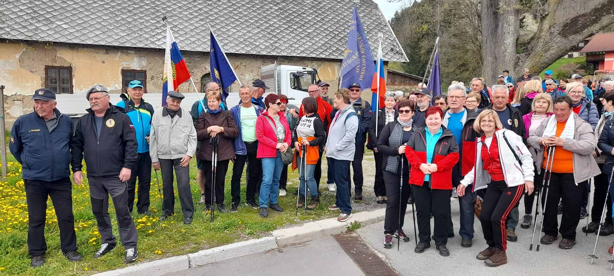 V Dravogradu je potekal rekreativni pohod v počastitev državnega praznika (FOTO)