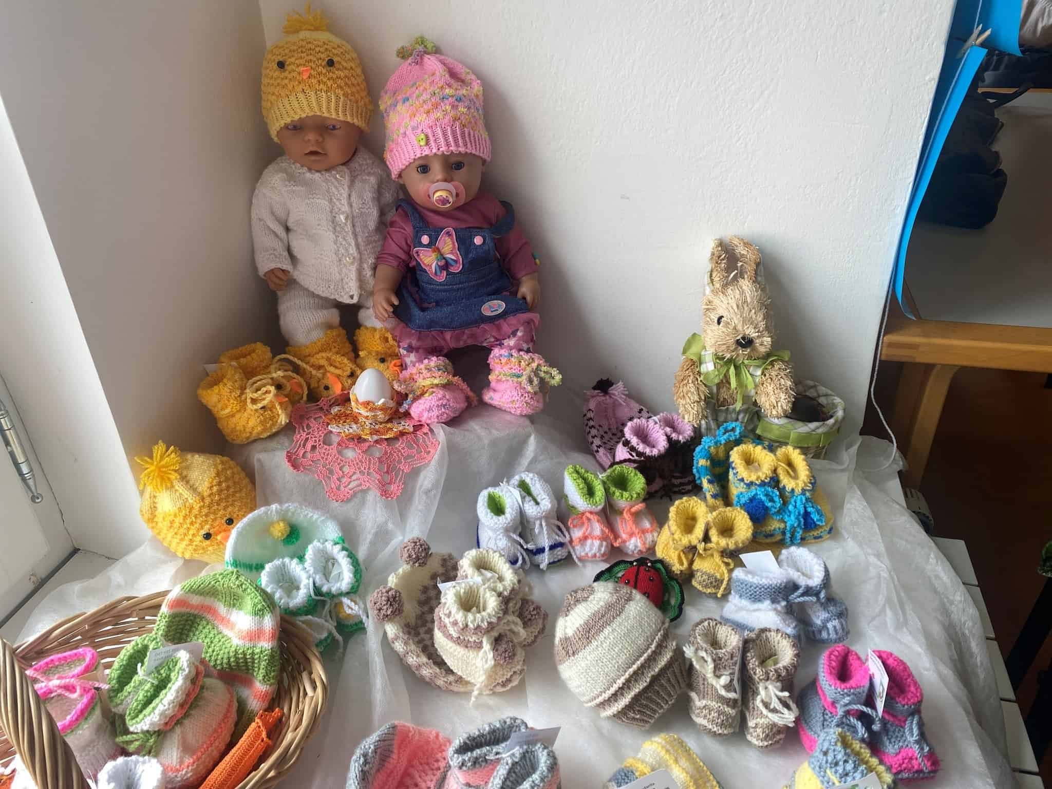 Muce Copatarice novorojenčkom podarile kolekcijo v pomladnih barvah (FOTO)