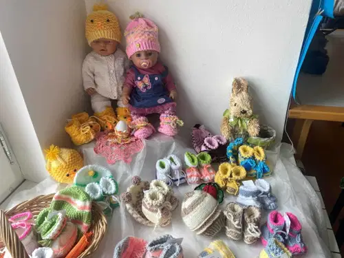 Muce Copatarice novorojenčkom podarile kolekcijo v pomladnih barvah (FOTO)
