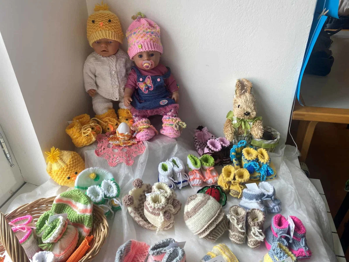 Muce Copatarice novorojenčkom podarile kolekcijo v pomladnih barvah (FOTO)