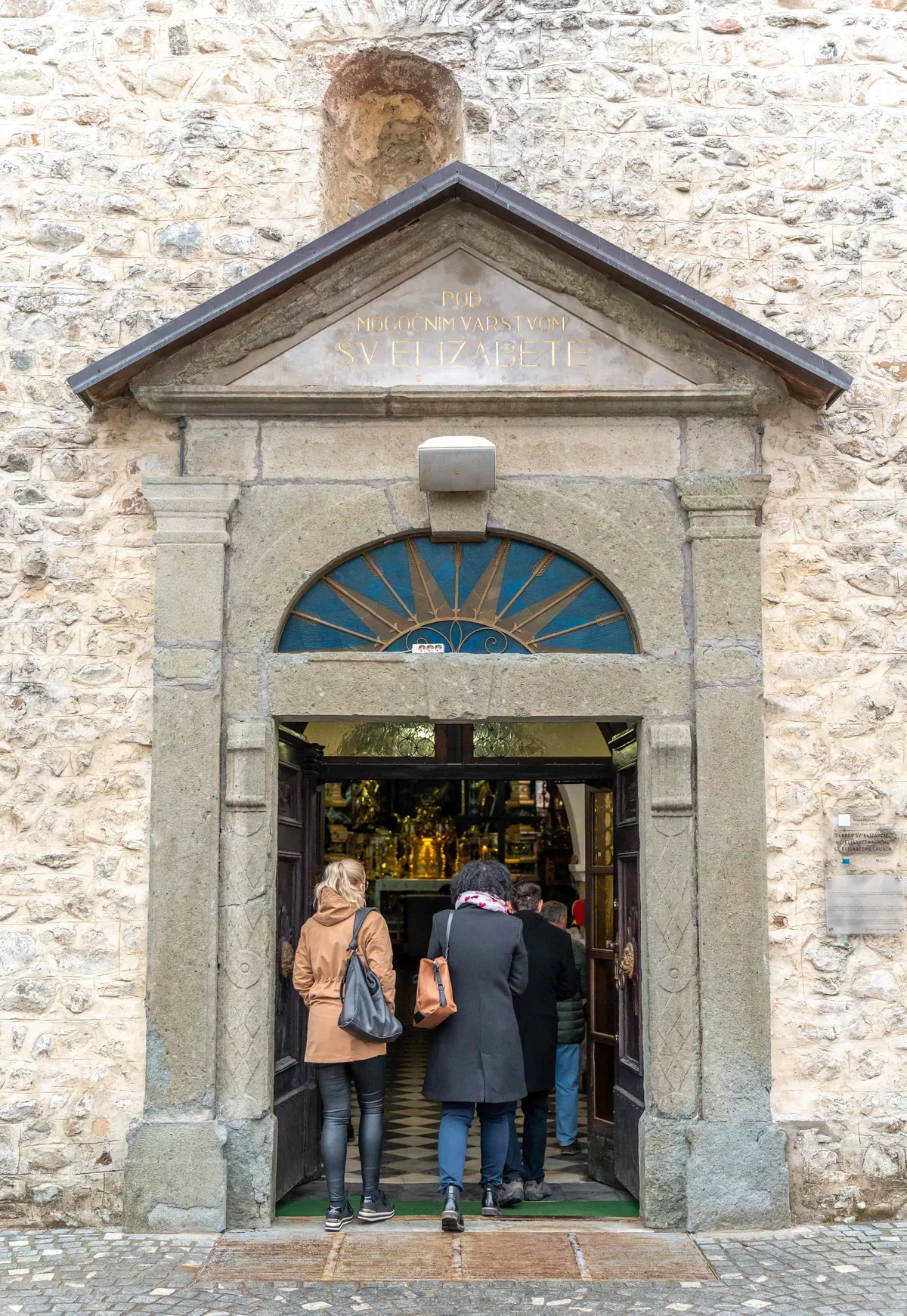 Na veliko soboto v cerkvah blagoslavljanje jedi