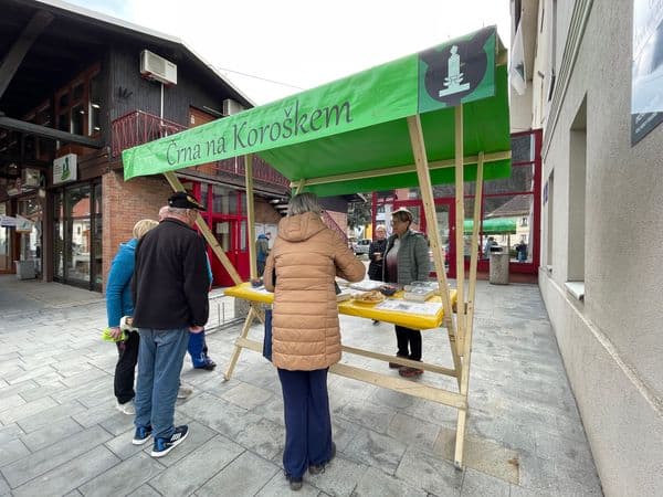 Ob Svetovnem dnevu knjige so v Črni na Koroškem podarjali knjige