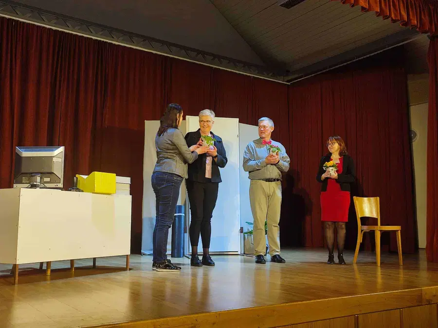 Gledališka skupina Črneče prihaja s komedijo “Kaj potrebuje moški?” na Ravne na Koroškem