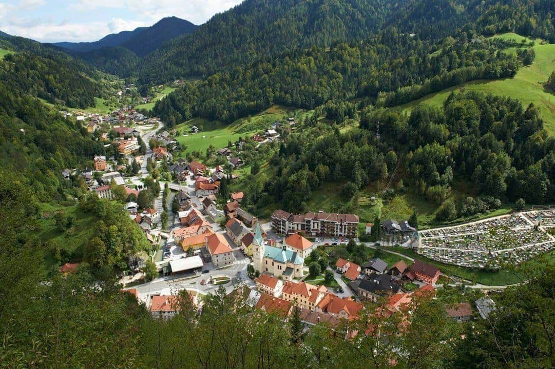 Po mnenju spletnih glasovalcev najgostoljubnejša Črna na Koroškem in Radlje ob Dravi