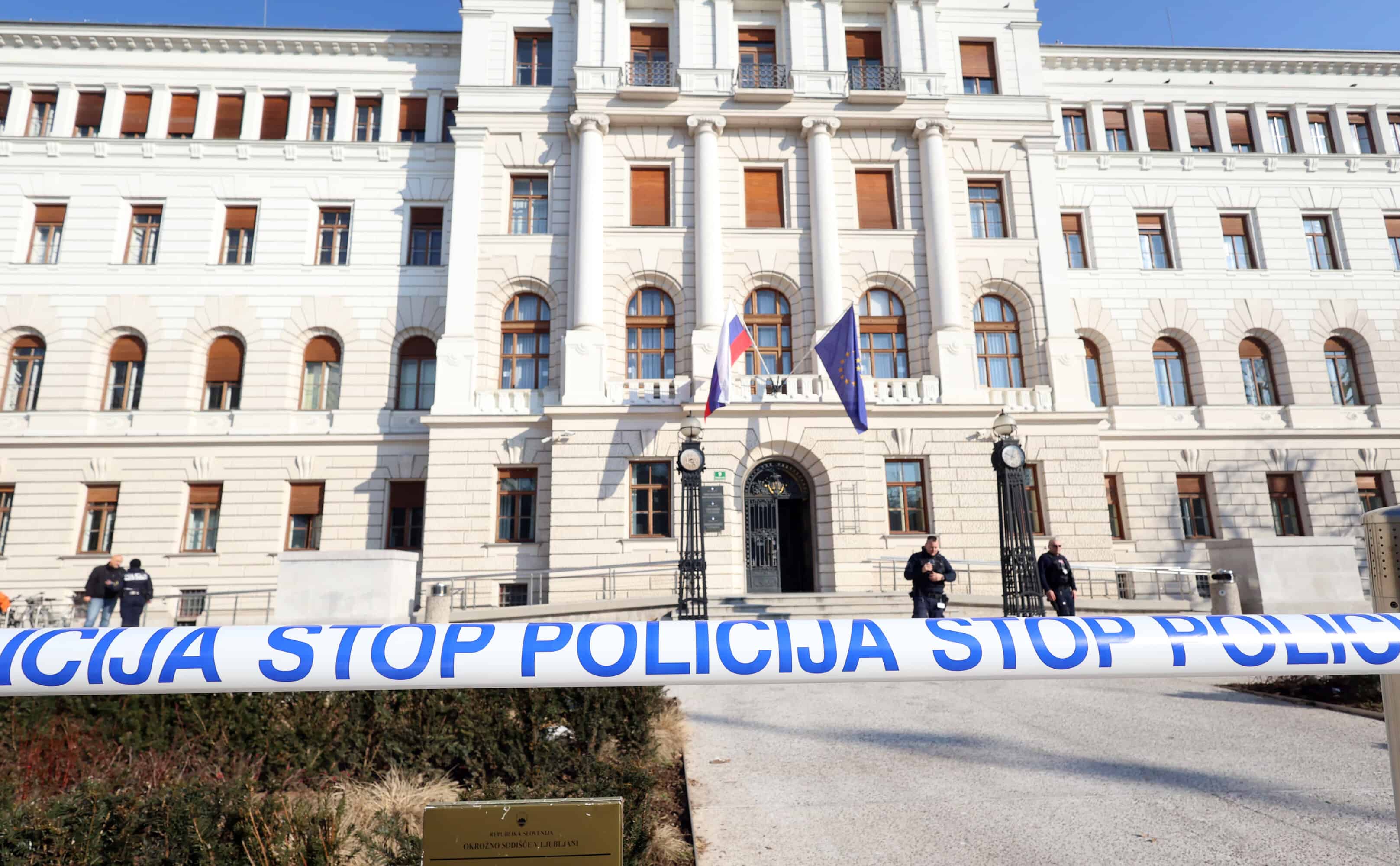 Obvestilo o podtaknjeni bombi znova prekinilo delo sodišča v Ljubljani