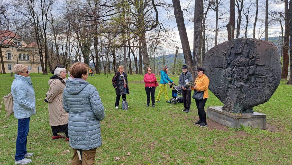 V Grajskem parku na Ravnah na Koroškem brali Prežiha