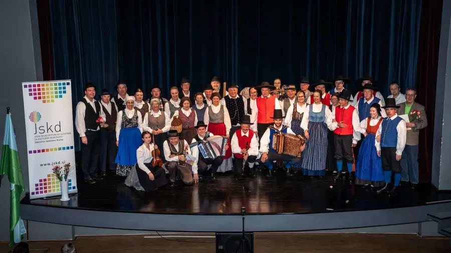 Kulturni center Ravne na Koroškem je gostil folkloriste