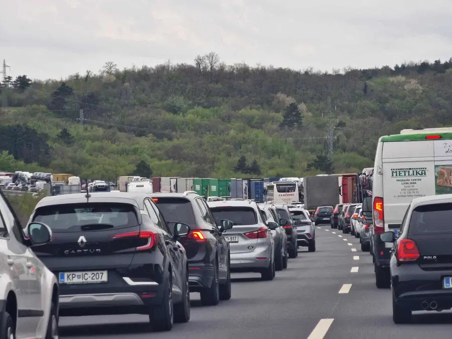 Vlada potrdila zvišanje cen vinjet za 6,8 odstotka