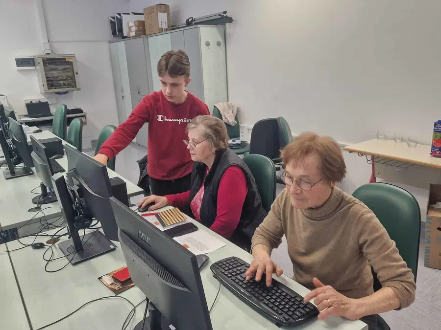 V okviru Simbioze poteka tečaj računalništva za člane Društva upokojencev Dravograd