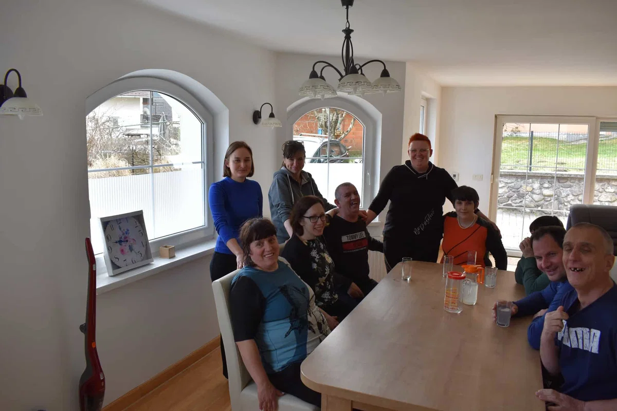 Uporabniki CUDV Črna so se preselili v hišo v Črnečah