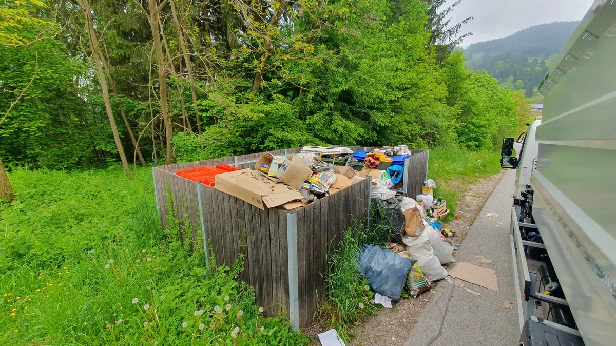 Ker je Eko otok na Legnu postal divje odlagališče, so ga danes odstranili (FOTO)