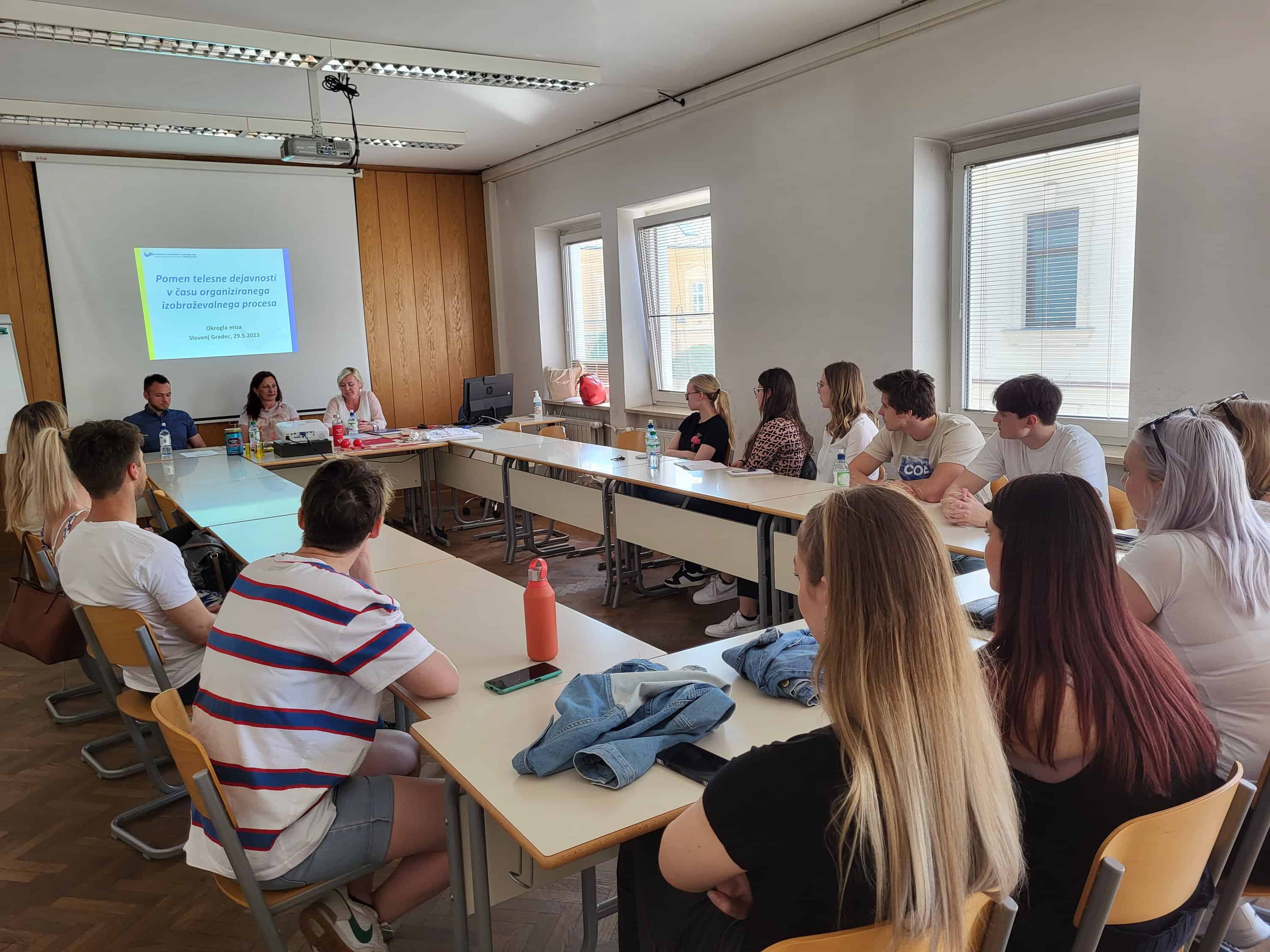 Potekala je okrogla miza »Pomen telesne dejavnosti v času izobraževalnega procesa« 