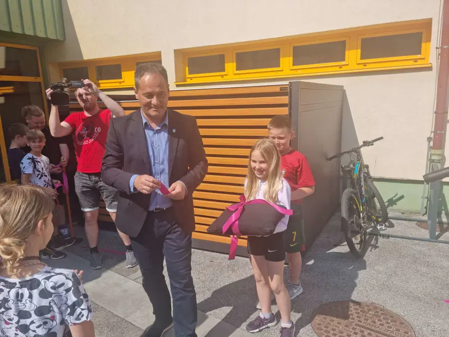Otvoritev nove kolesarnice pri Osnovni šoli Neznanih talcev Dravograd