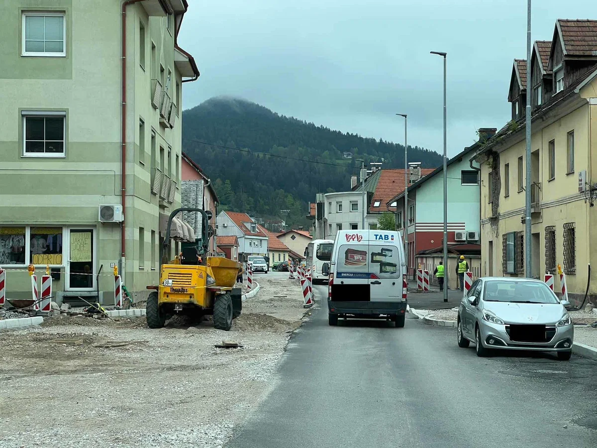Cesta skozi Prevalje: Bodo dela sploh končana do konca junija 2023?