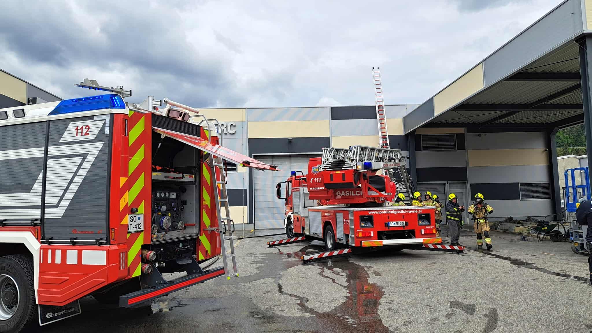 V Dobji vasi zagoreli sončni paneli in del ostrešja