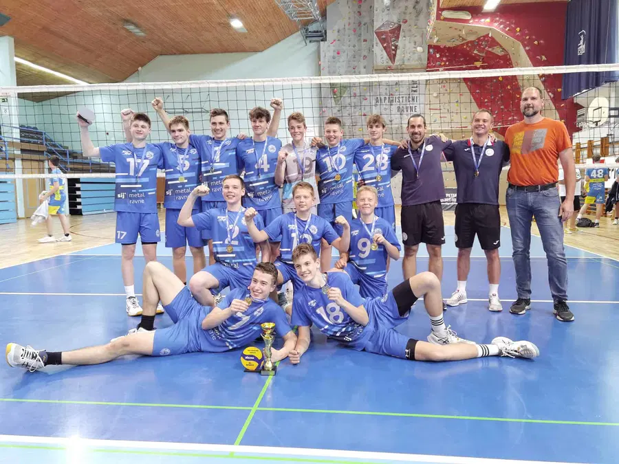 Ekipa starejših dečkov OK Fužinar do naslova državnih prvakov