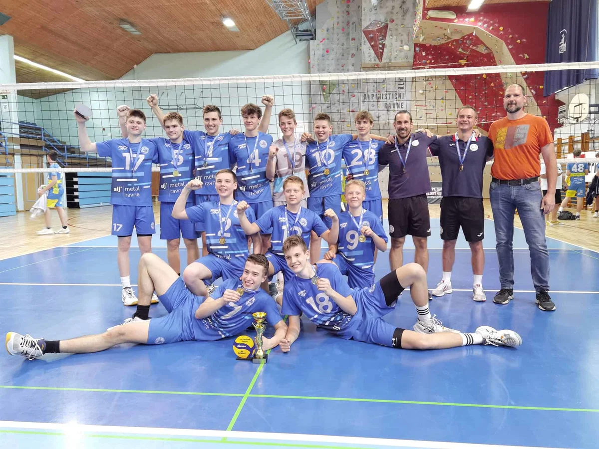 Ekipa starejših dečkov OK Fužinar do naslova državnih prvakov