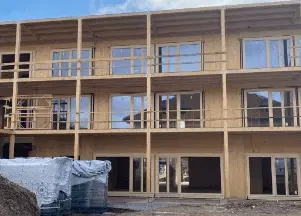 Na Ravnah gradnja sodobnega centra starejših KO-RA v polnem teku