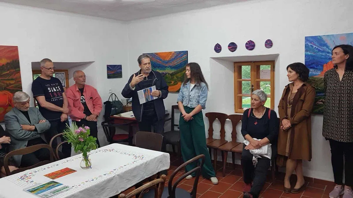 V Mislinji razstavlja mlada akademska slikarka Laura Kumprej