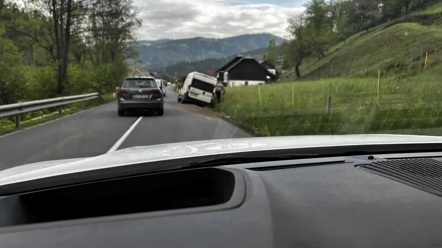 Na relaciji Kotlje - Ravne nevarnost naleta