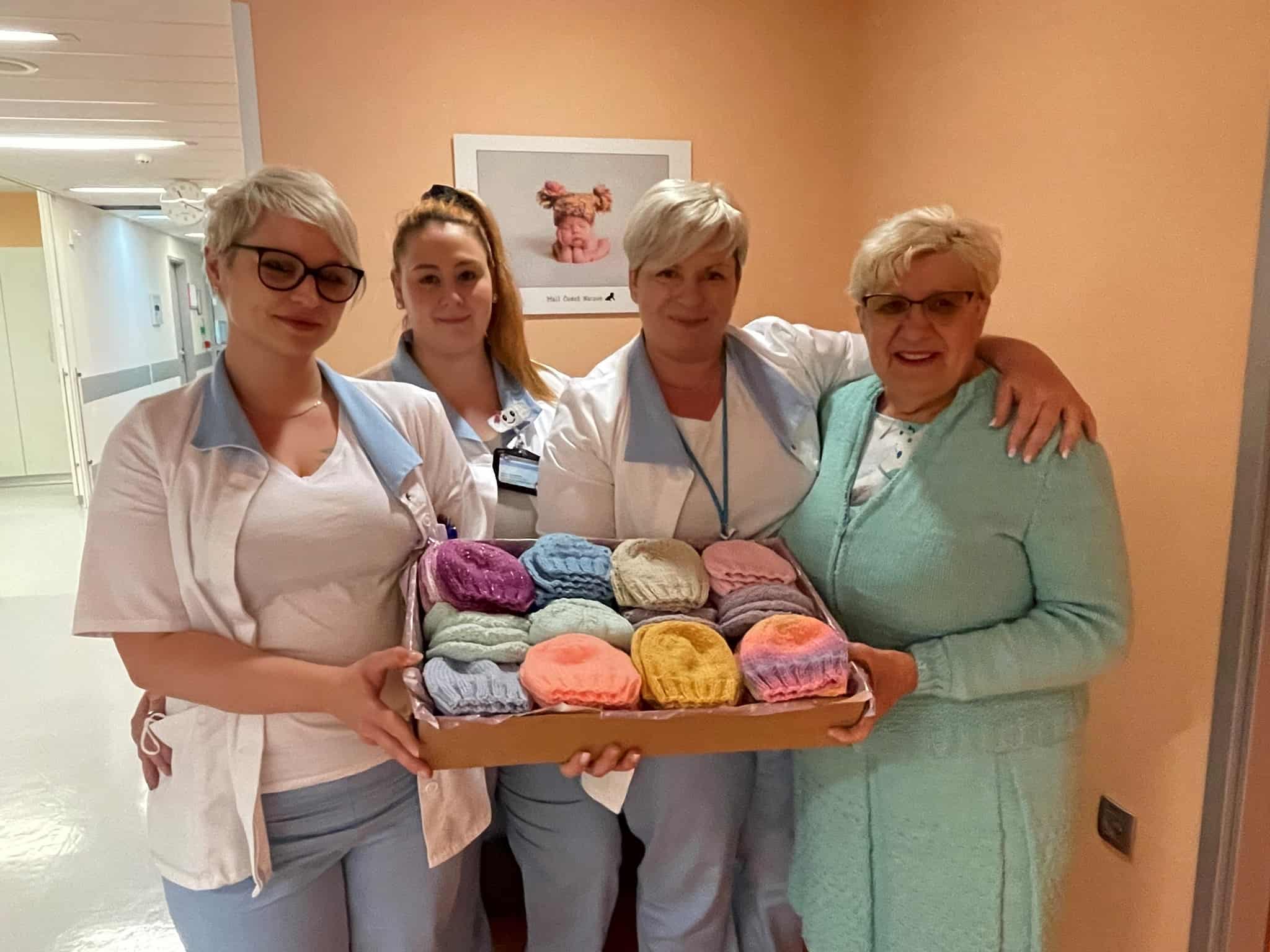 Novih 90 kapic za novorojenčke v slovenjgraški porodnišnici