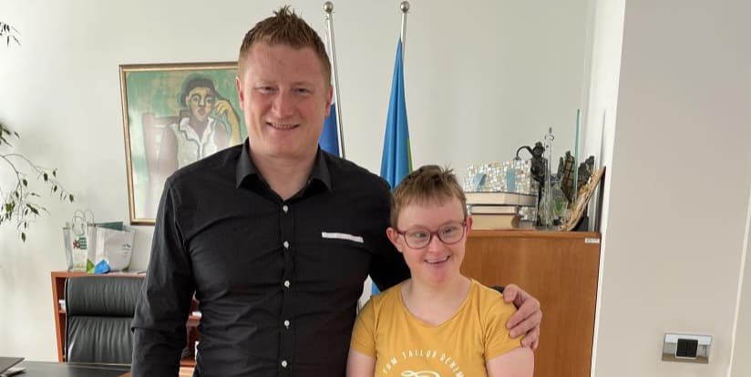 Na Občini Ravne na Koroškem so veseli prihoda nove sodelavke Eve