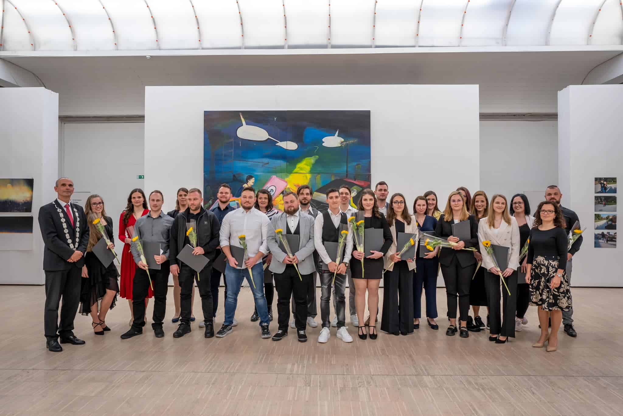 Fakulteto za tehnologijo polimerov končalo 29 diplomantov prve in druge stopnje (FOTO)