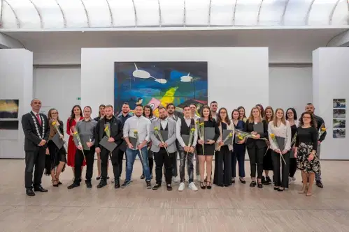 Fakulteto za tehnologijo polimerov končalo 29 diplomantov prve in druge stopnje (FOTO)