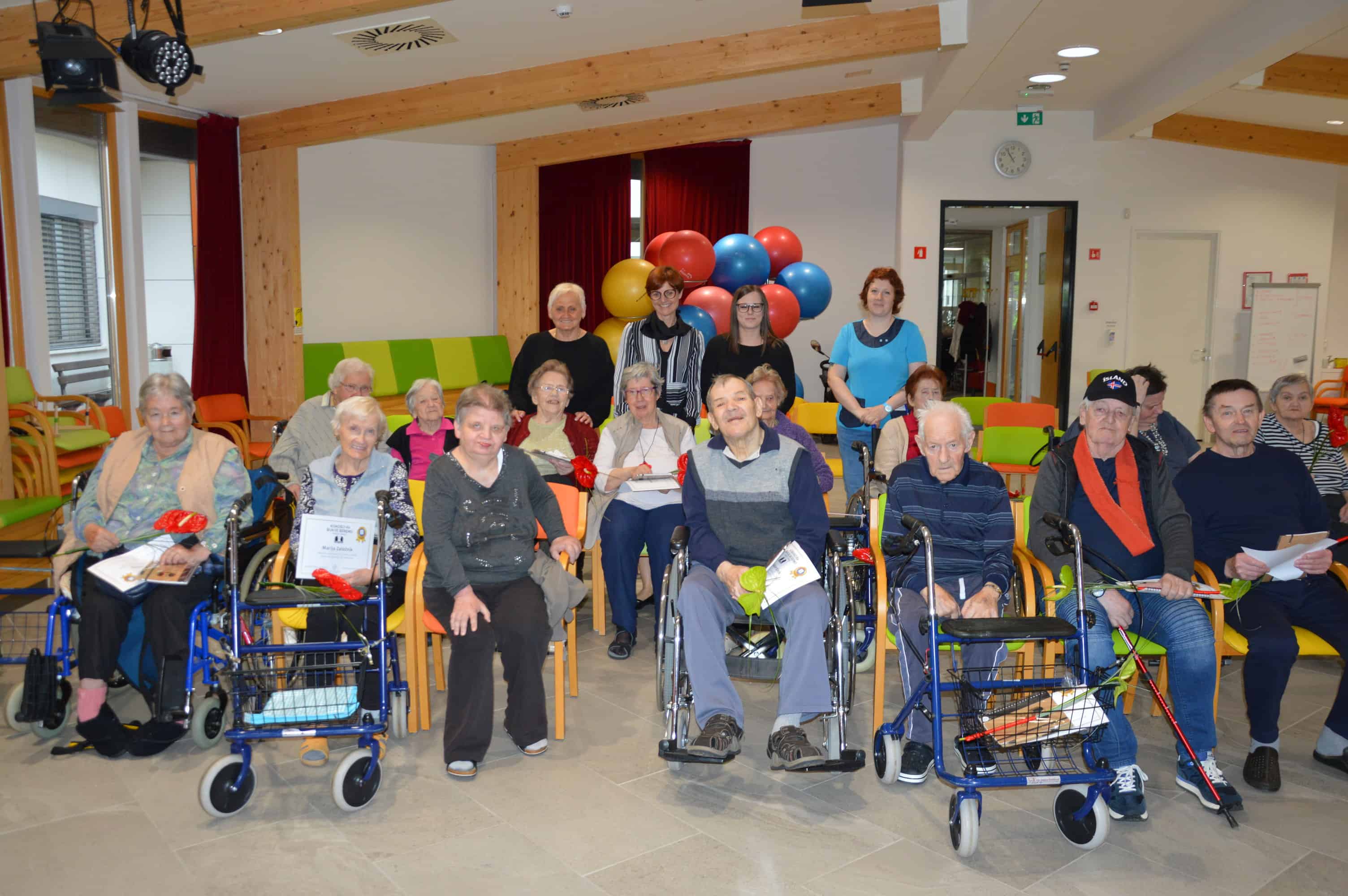 V Domu starejših na Fari podelili priznanja zvestim bralcem (FOTO)