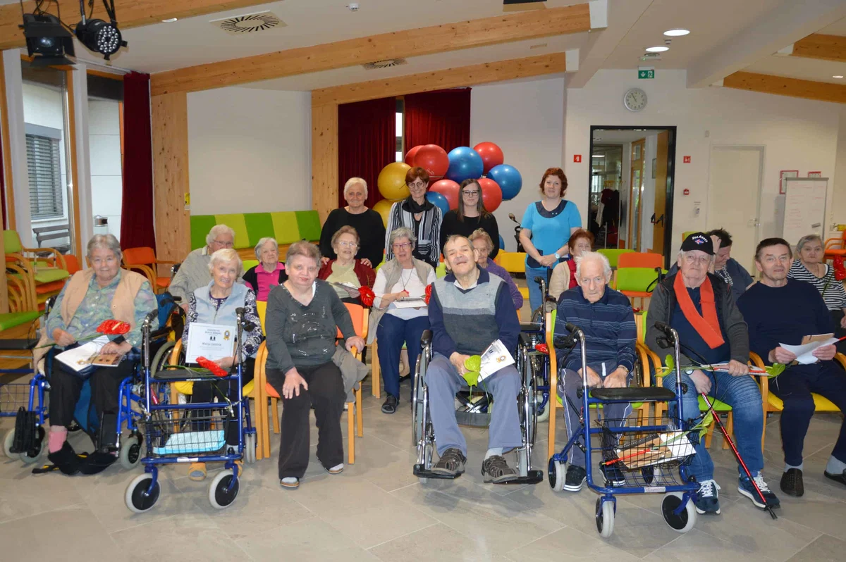 V Domu starejših na Fari podelili priznanja zvestim bralcem (FOTO)