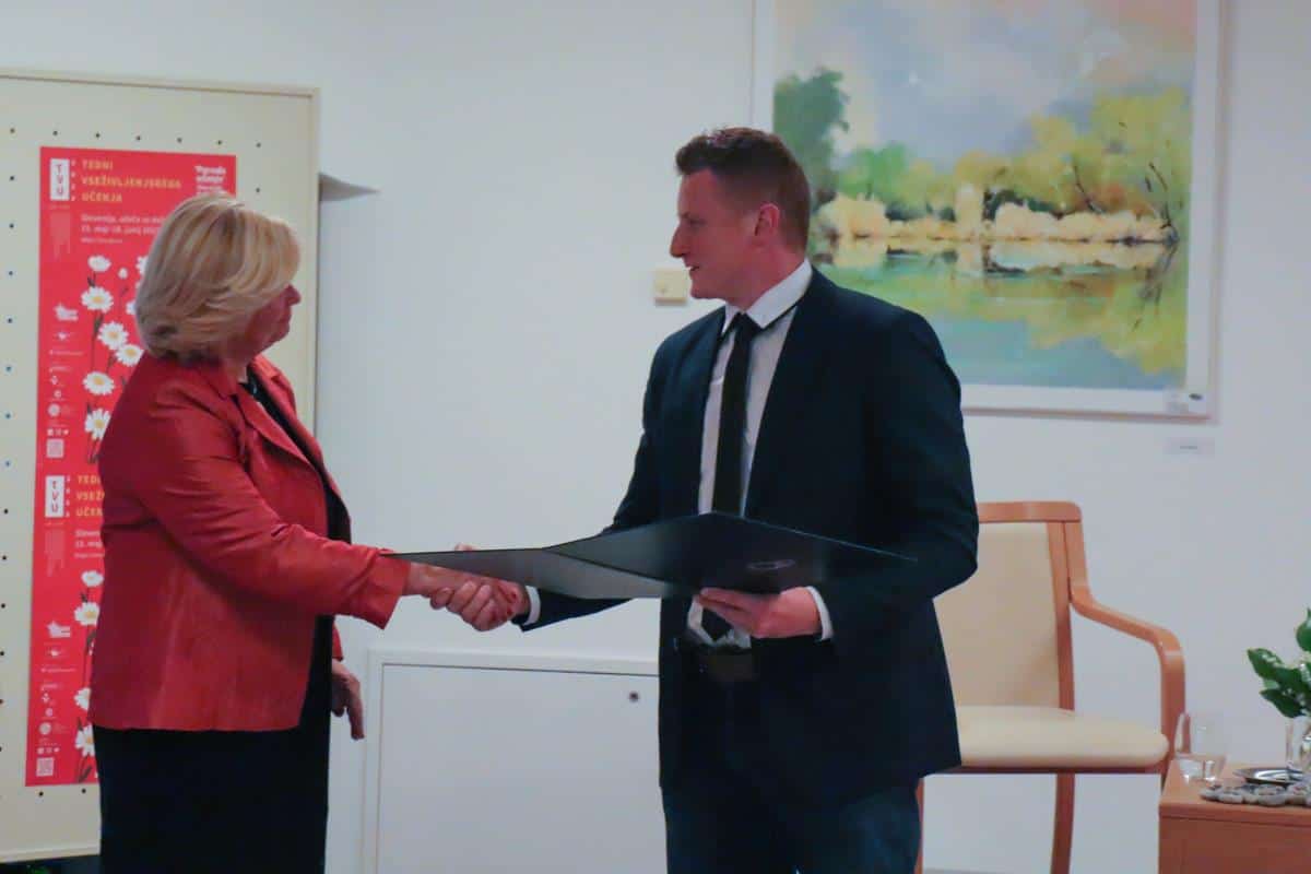 Na Ljudski univerzi Ravne so razglasili novo ambasadorko vseživljenjskega učenja