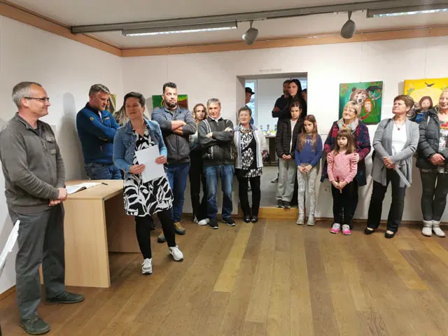 V Infopisarni Dravograd je na ogled razstava Janje Mavrin