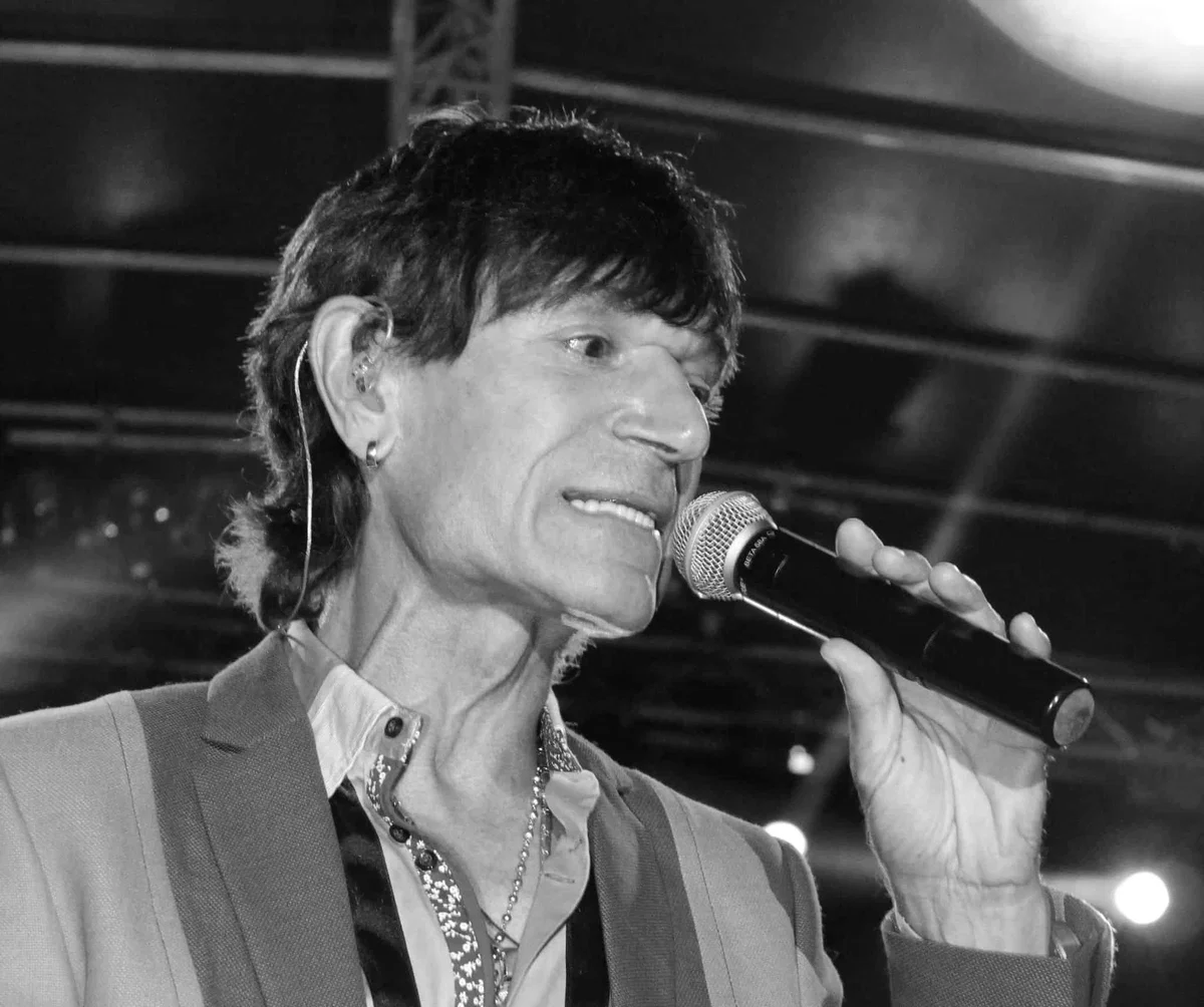 Umrl je legendarni hrvaški pevec Jasmin Stavros