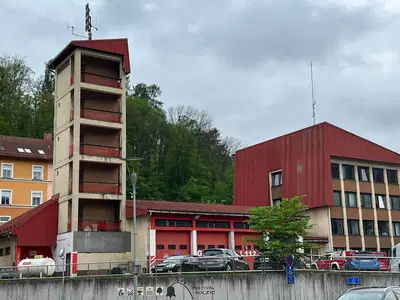 Gasilci iz dvigala rešili ujeto osebo