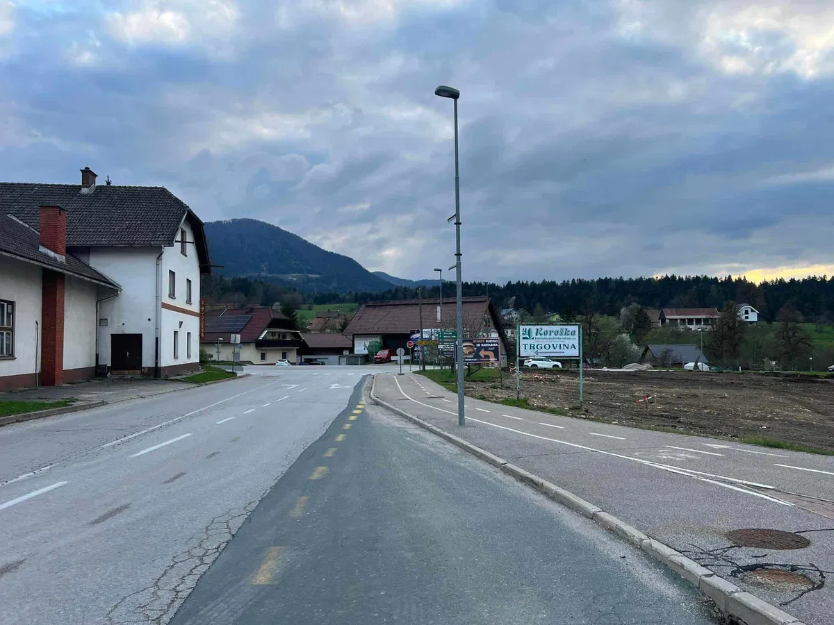 Zaradi izgradnje krožišča v Kotljah bo nekaj parkirišč začasno zaprtih