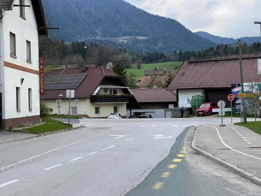 Zaradi izgradnje krožišča - sprememba prometnega režima v Kotljah