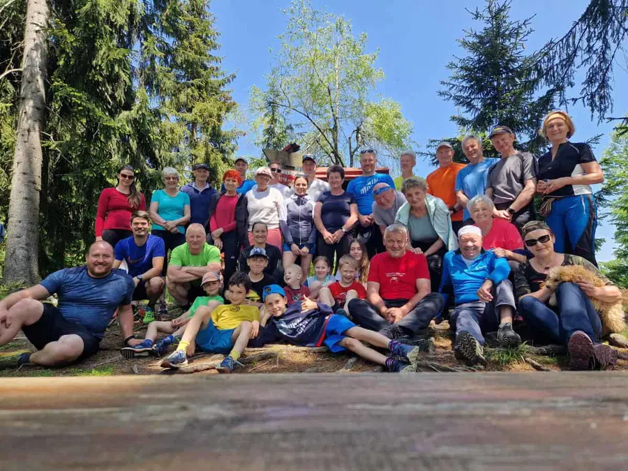 Krajani Strojnske Reke so se podali na pohod na Šteharnikov vrh