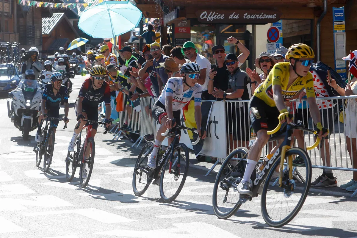 Roglič z najhitrejšim časom na Višarje pred zmago na Giru