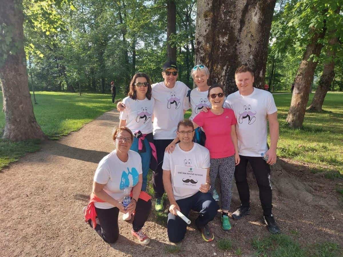 Tudi ekipa Občine Ravne na Koroškem je hodila za dober namen