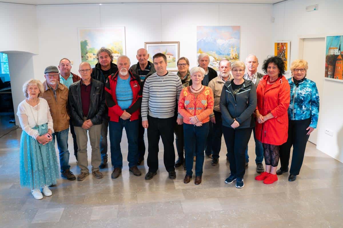 Na Ravnah na ogled razstava Pomlad 2023 članov  kulturnega društva koroških likovnikov