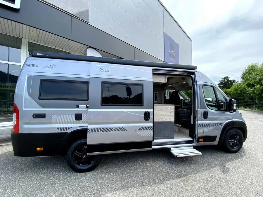 V avtodom predelani kombiji s Koroške po celi Evropi