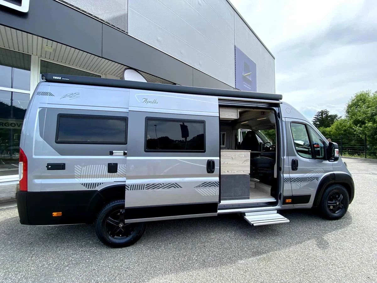 V avtodom predelani kombiji s Koroške po celi Evropi