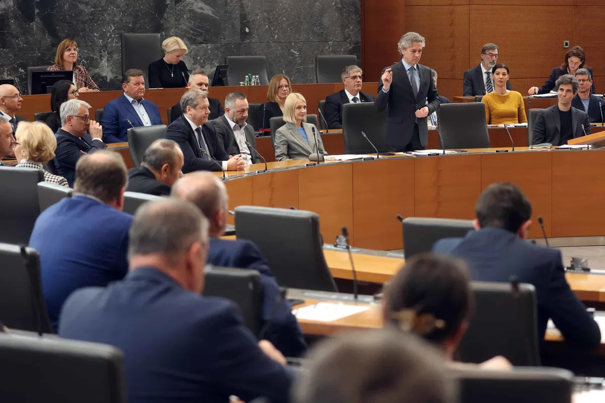 Vlada bo obravnavala predlog zakona za odpravo kazni za kršitve neustavnih covidnih odlokov