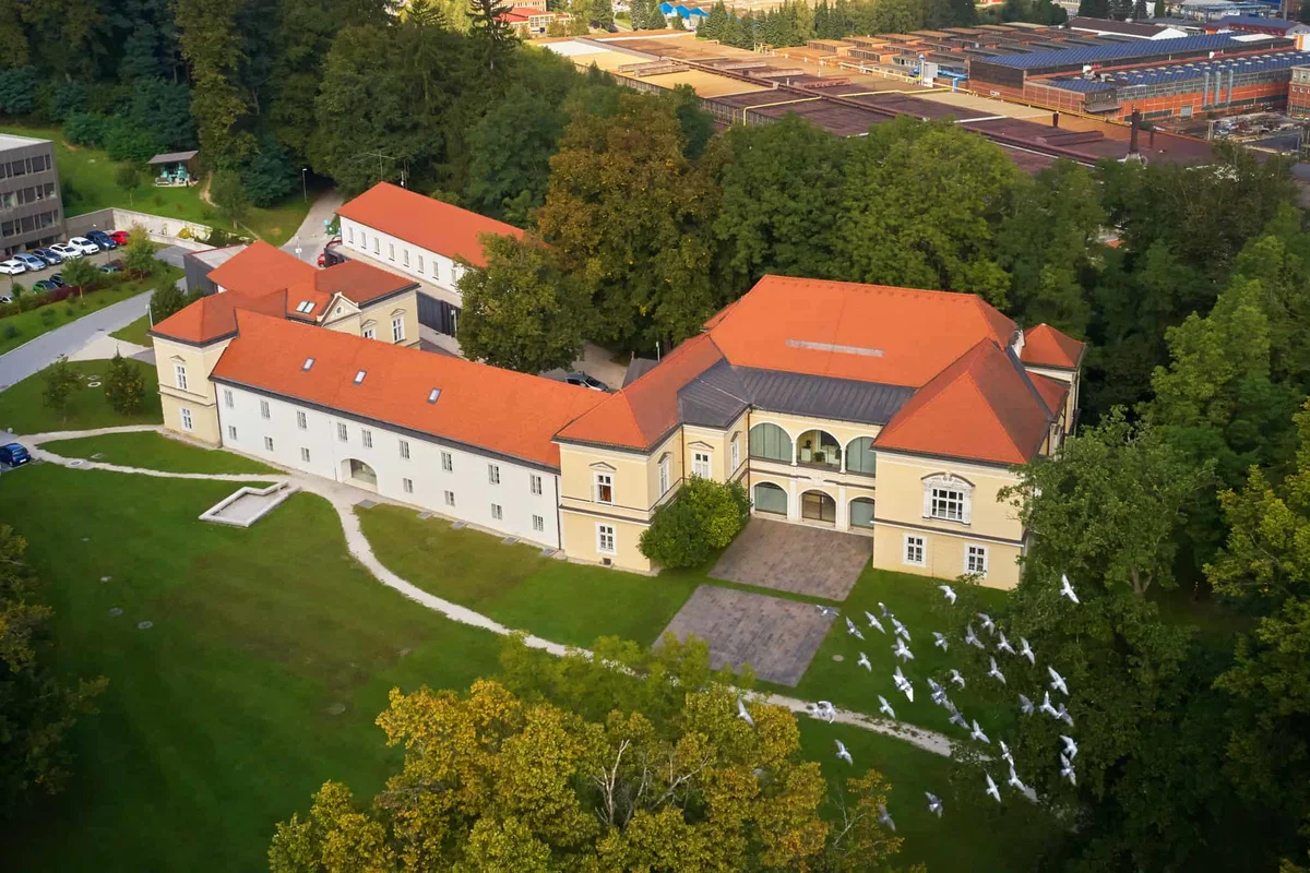 Koroški simfoniki vabijo v Grajski park Ravne na "Operno noč"